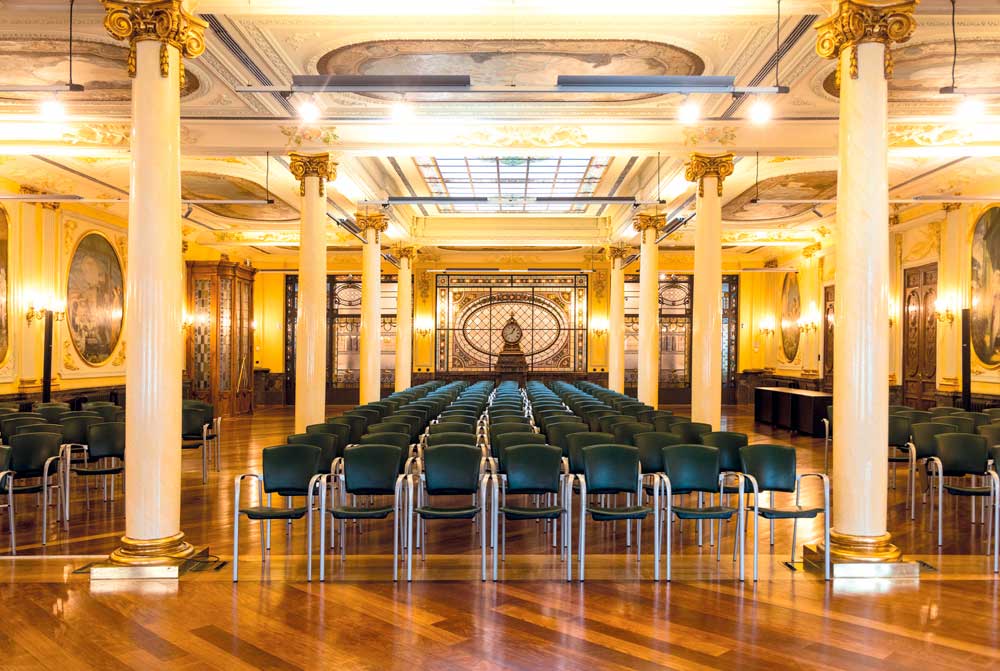 Salón de actos del Edificio Caja Rural de Aragón