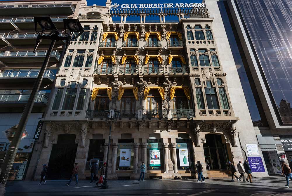 Fachada del Edificio Caja Rural de Aragón